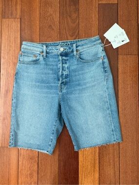 NWT Ética Brandi Boy Long Denim Shorts Light Wash Size 30 Bermuda Jorts